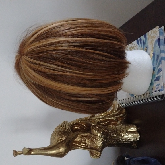 Wig - Picture 3 of 4